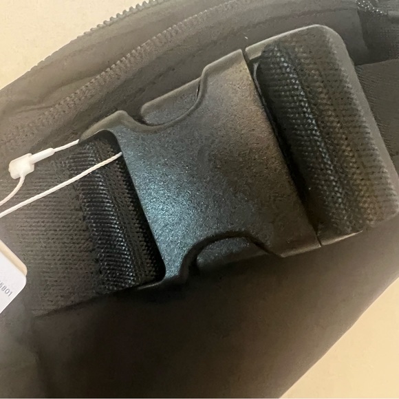 Lululemon x UCLA BLACK Everywhere Belt Bag NEW NWT B6/23 - Picture 8 of 15